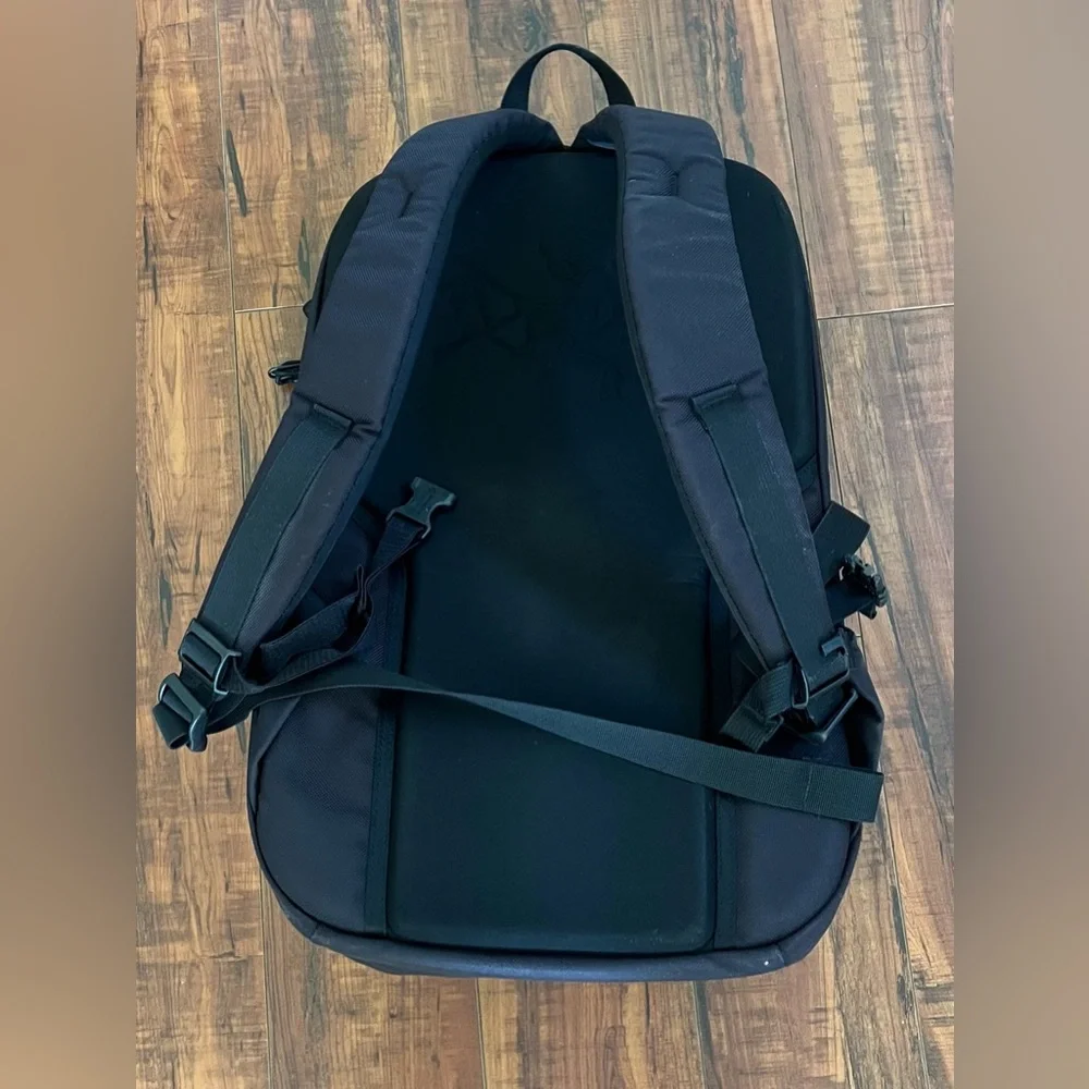ARC’TERYX Blade 21 Laptop Travel Backpack - Picture 2 of 9